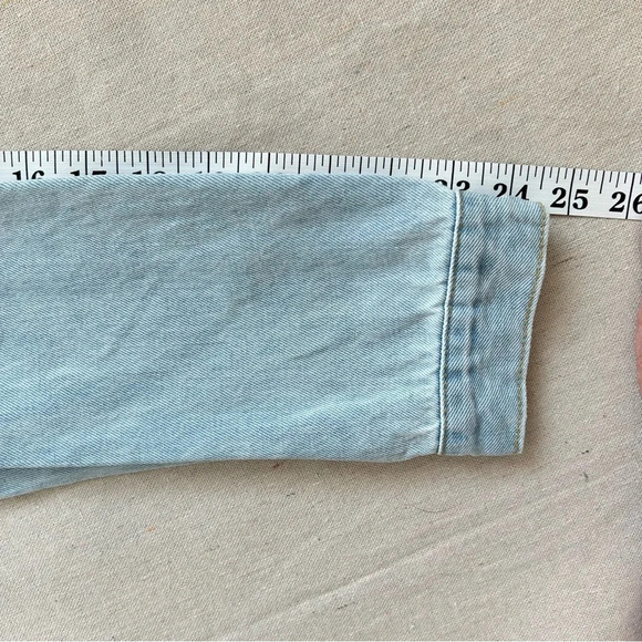 Forever 21 Distress Light Wash Blue Denim Jacket Size Medium - Picture 7 of 9